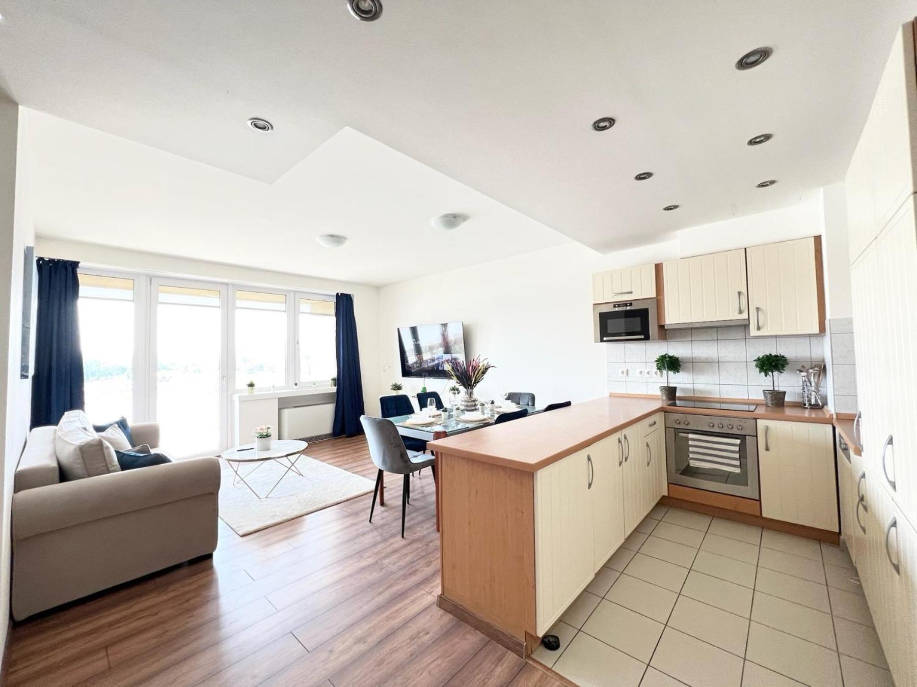 Luxury Apartment With A Beautiful View Danubius — Photos 2