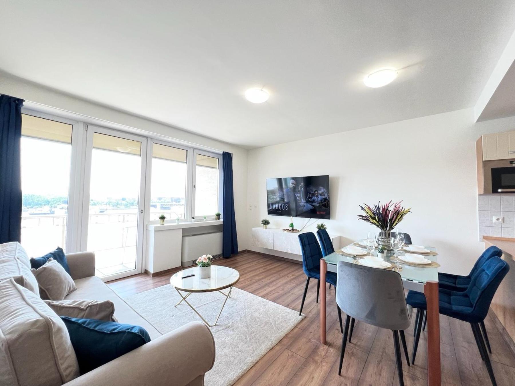 Luxury Apartment With A Beautiful View Danubius — Photos 1
